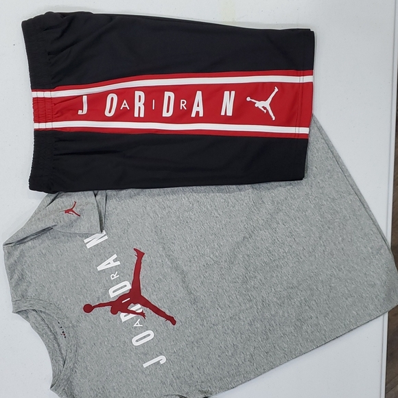 🆕️ Jordan Tee & Shorts - Picture 2 of 3